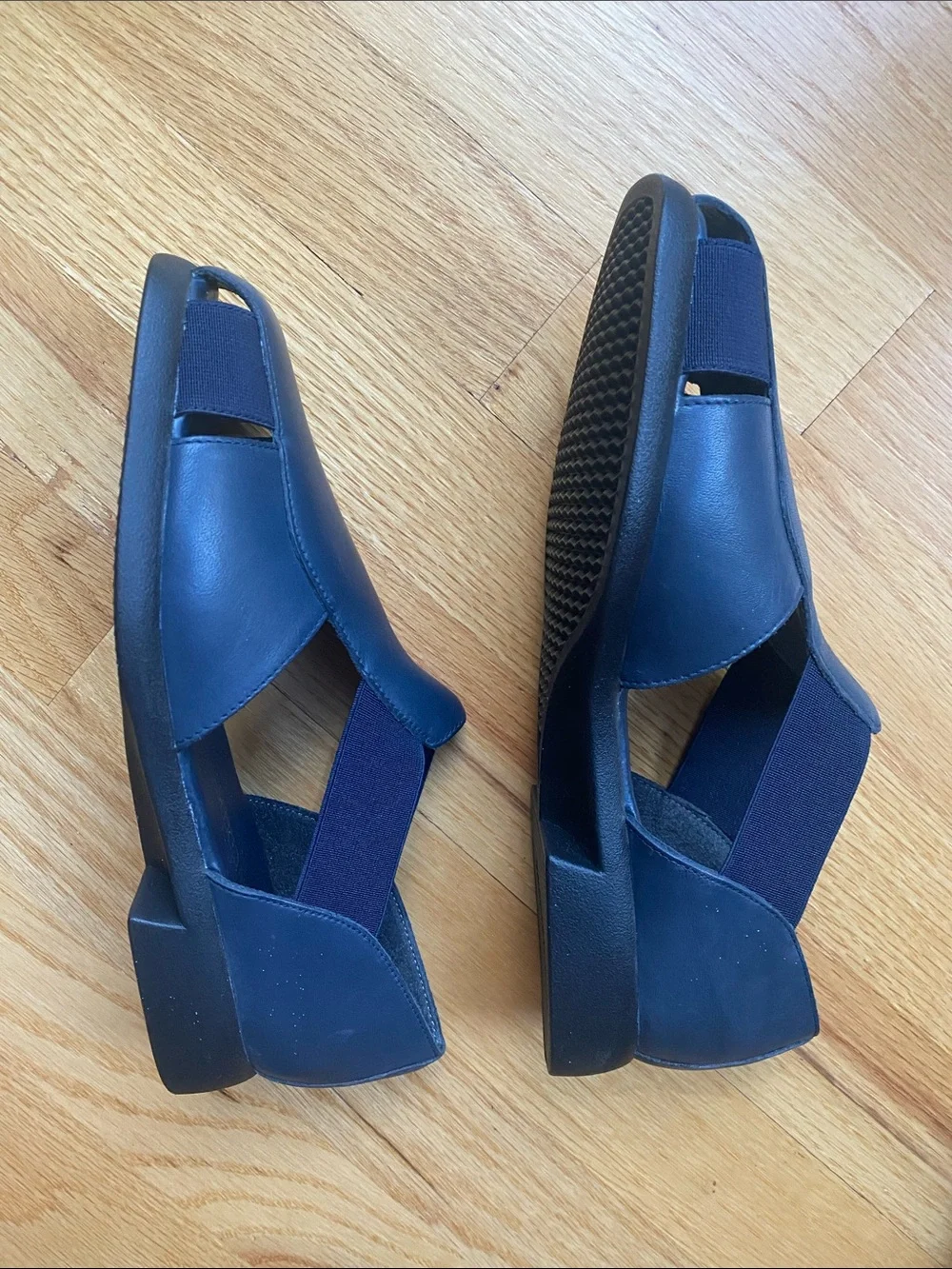 Sandal - Picture 3 of 4